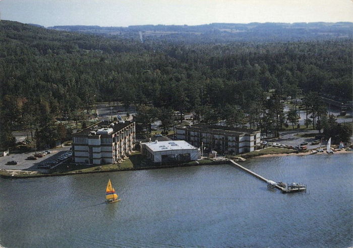 Bakers Acres Motel and Cottages (Waterfront Inn, Tamarack Lodge, Bakers Acres) - Waterfront Inn Postcard (newer photo)
